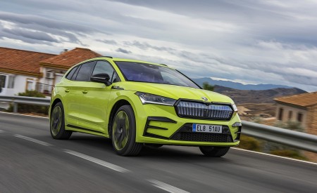 2023 Škoda Enyaq RS iV Front Three-Quarter Wallpapers  450x275 (46)