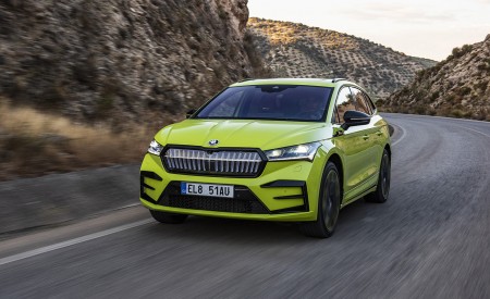 2023 Škoda Enyaq RS iV Front Three-Quarter Wallpapers 450x275 (37)