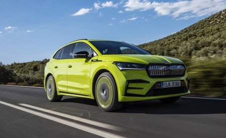 2023 Škoda Enyaq RS iV Front Three-Quarter Wallpapers 450x275 (36)