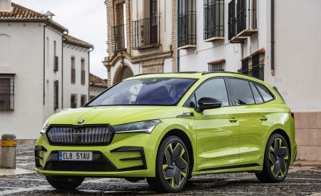 2023 Škoda Enyaq RS iV Front Three-Quarter Wallpapers 450x275 (90)