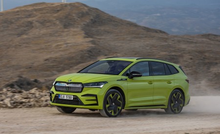2023 Škoda Enyaq RS iV Front Three-Quarter Wallpapers 450x275 (62)
