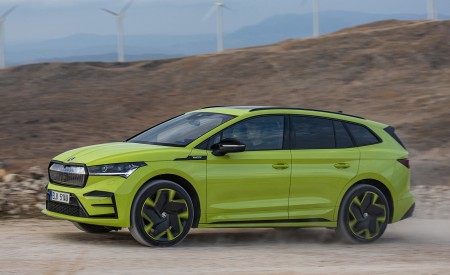 2023 Škoda Enyaq RS iV Front Three-Quarter Wallpapers 450x275 (56)
