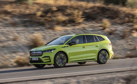 2023 Škoda Enyaq RS iV Front Three-Quarter Wallpapers 450x275 (43)