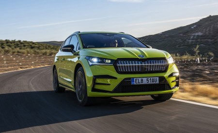 2023 Škoda Enyaq RS iV Front Three-Quarter Wallpapers 450x275 (38)
