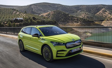 2023 Škoda Enyaq RS iV Front Three-Quarter Wallpapers 450x275 (35)