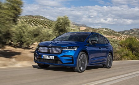2023 Škoda Enyaq RS iV Front Three-Quarter Wallpapers 450x275 (4)