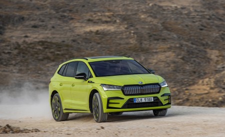 2023 Škoda Enyaq RS iV Front Three-Quarter Wallpapers 450x275 (63)