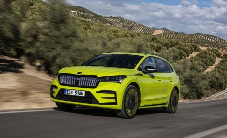 2023 Škoda Enyaq RS iV Front Three-Quarter Wallpapers 450x275 (51)