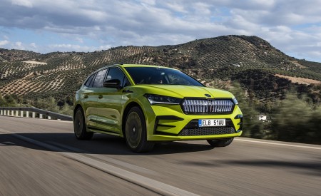 2023 Škoda Enyaq RS iV Front Three-Quarter Wallpapers 450x275 (39)