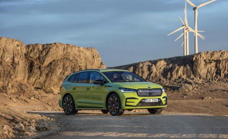 2023 Škoda Enyaq RS iV Front Three-Quarter Wallpapers 450x275 (71)