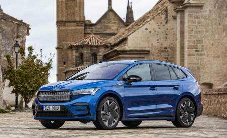 2023 Škoda Enyaq RS iV Front Three-Quarter Wallpapers 450x275 (22)