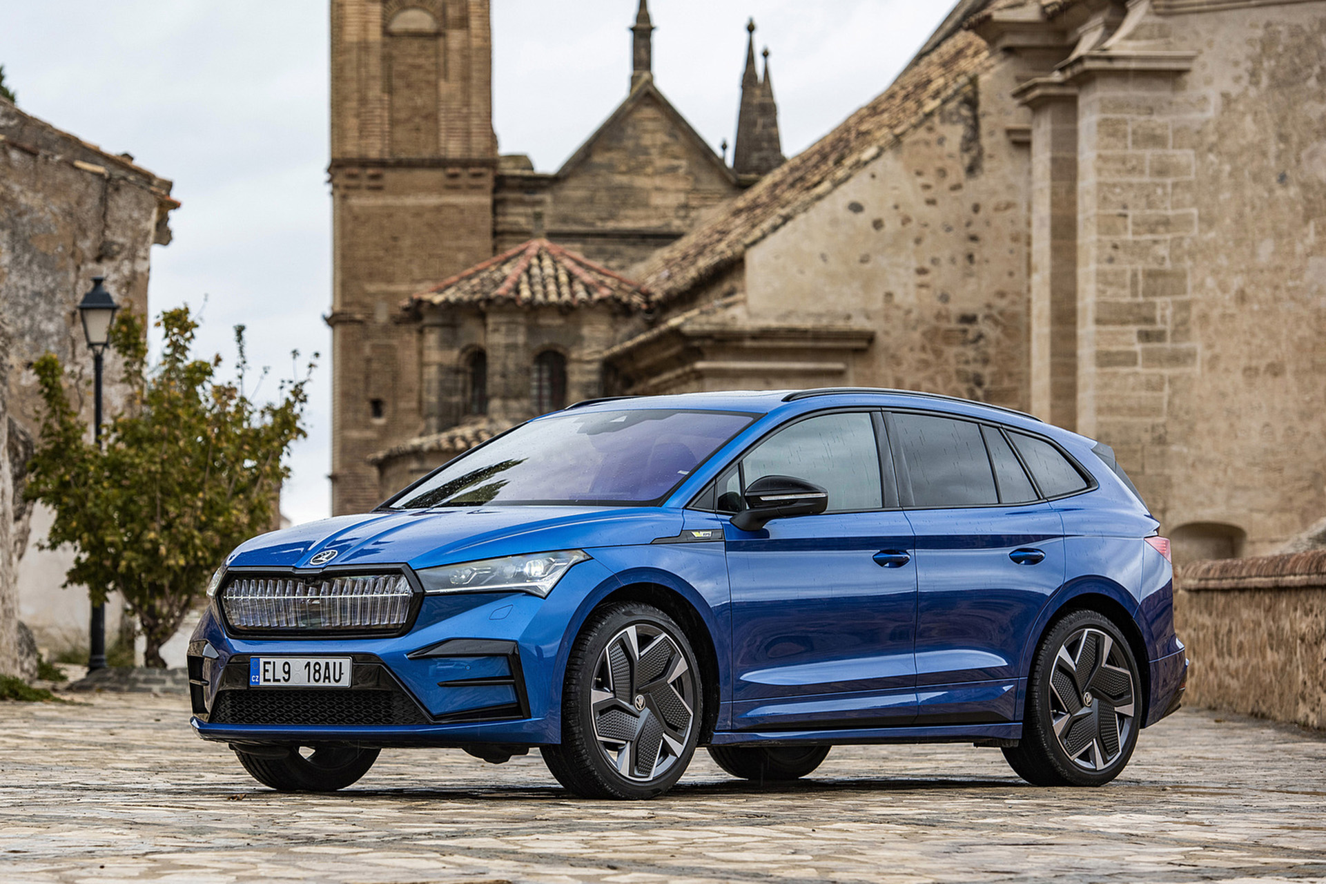 2023 Škoda Enyaq RS iV Front Three-Quarter Wallpapers #38 of 130