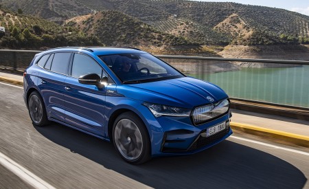 2023 Škoda Enyaq RS iV Front Three-Quarter Wallpapers 450x275 (10)