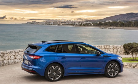 2023 Škoda Enyaq RS iV Rear Three-Quarter Wallpapers 450x275 (20)