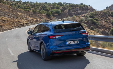 2023 Škoda Enyaq RS iV Rear Three-Quarter Wallpapers 450x275 (8)