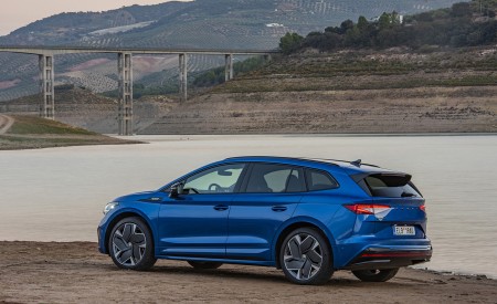 2023 Škoda Enyaq RS iV Rear Three-Quarter Wallpapers 450x275 (21)