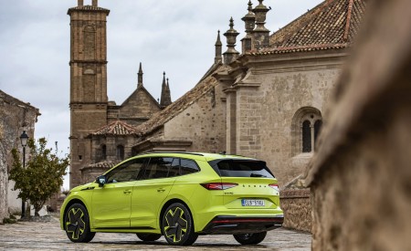 2023 Škoda Enyaq RS iV Rear Three-Quarter Wallpapers 450x275 (95)