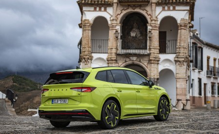 2023 Škoda Enyaq RS iV Rear Three-Quarter Wallpapers 450x275 (93)