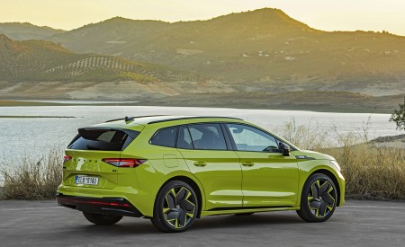 2023 Škoda Enyaq RS iV Rear Three-Quarter Wallpapers 450x275 (78)