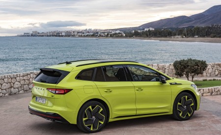 2023 Škoda Enyaq RS iV Rear Three-Quarter Wallpapers 450x275 (73)