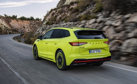 2023 Škoda Enyaq RS iV Rear Three-Quarter Wallpapers 450x275 (41)