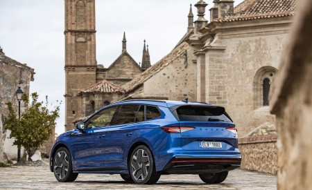 2023 Škoda Enyaq RS iV Rear Three-Quarter Wallpapers 450x275 (23)