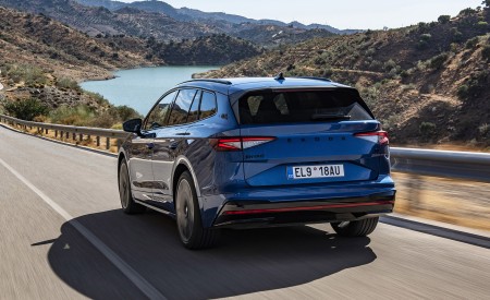 2023 Škoda Enyaq RS iV Rear Three-Quarter Wallpapers 450x275 (2)