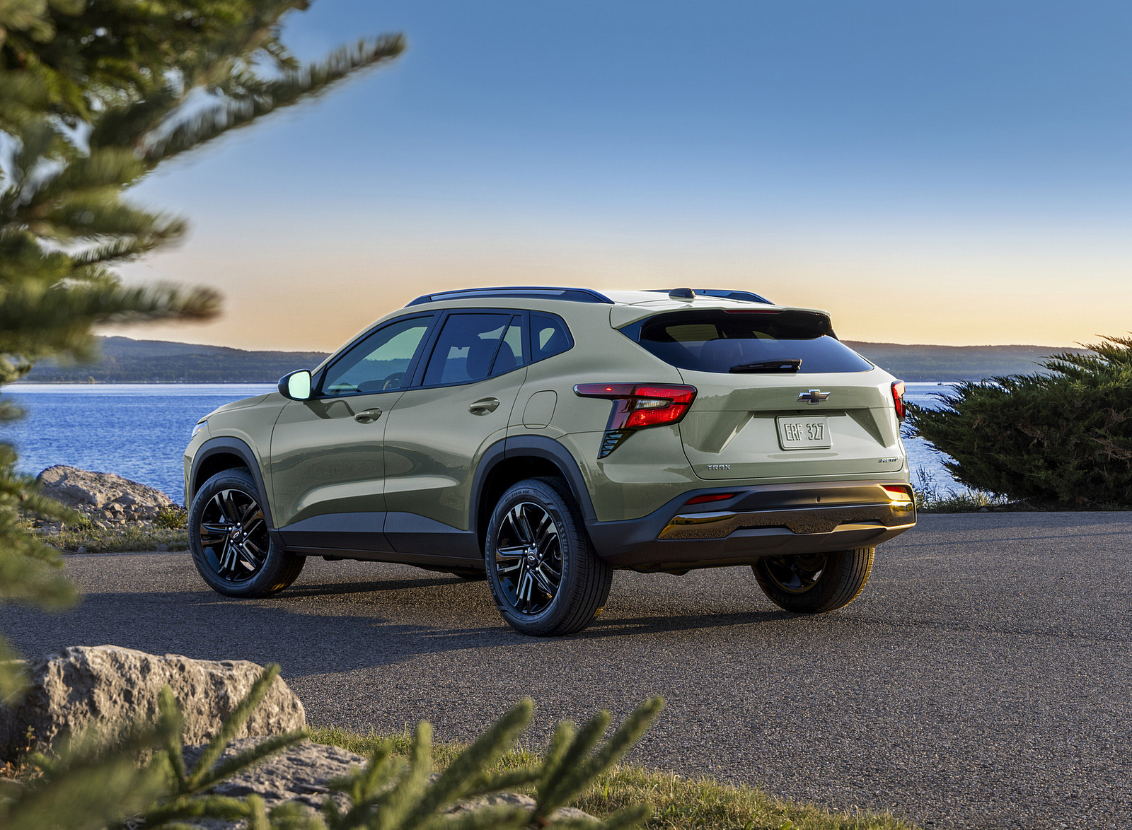 2024 Chevrolet Trax ACTIV Rear Three-Quarter Wallpapers (4)