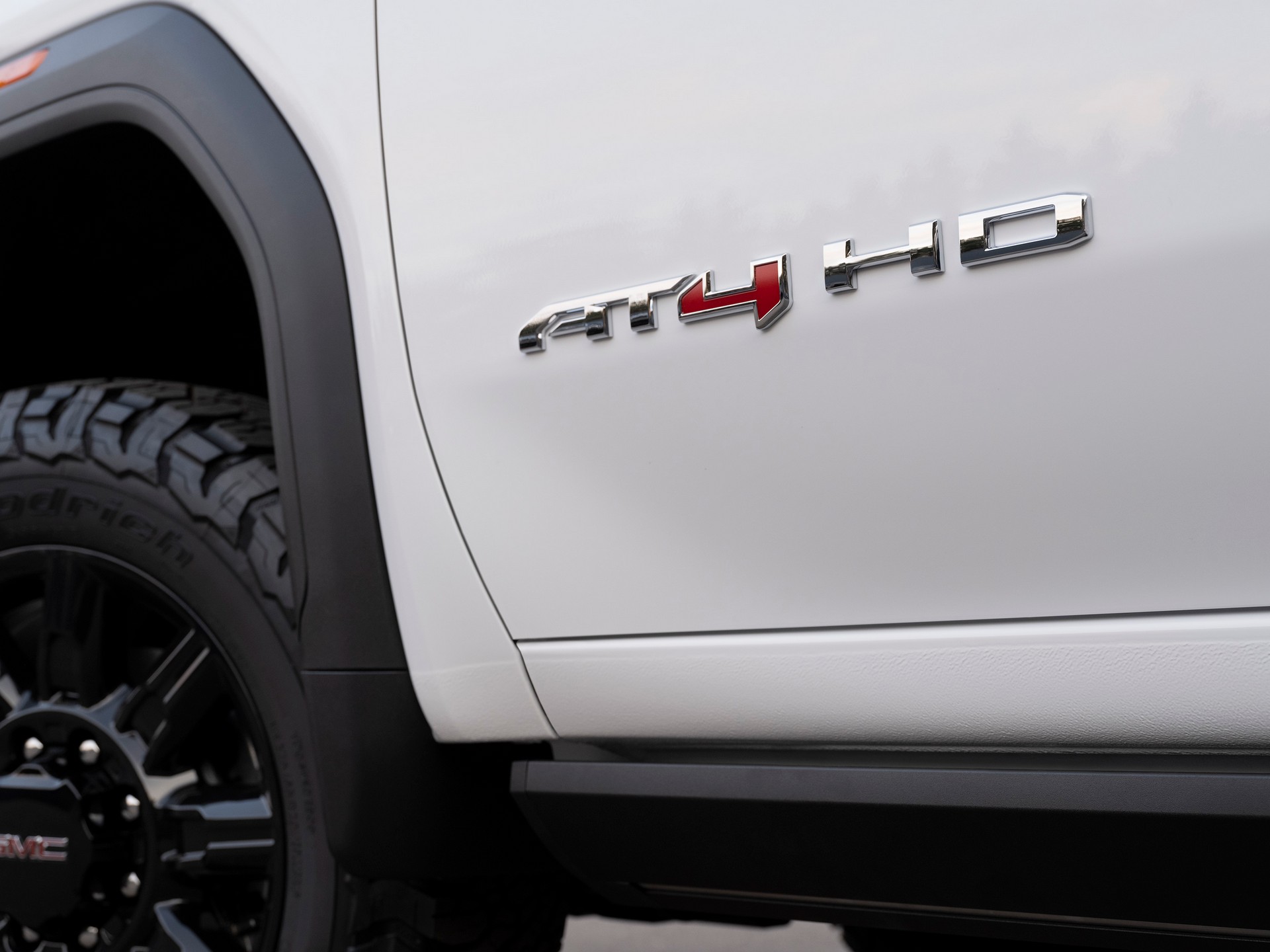 2024 GMC Sierra 2500HD AT4 Detail Wallpapers (4)
