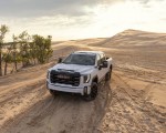 2024 GMC Sierra 2500HD AT4 Front Three-Quarter Wallpapers 150x120 (2)