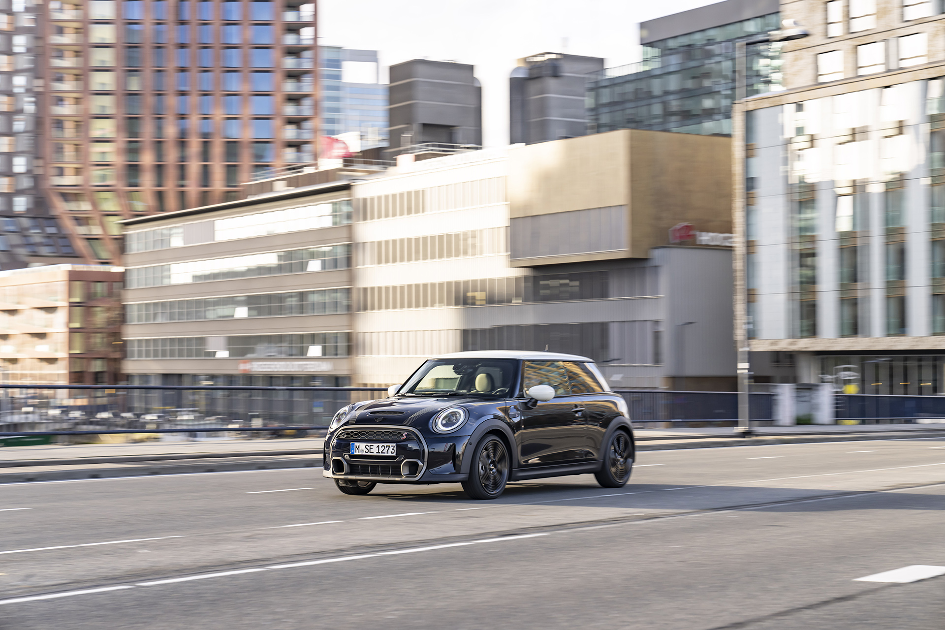 2022 Mini Cooper S 3-door Resolute Edition Front Three-Quarter Wallpapers #11 of 45