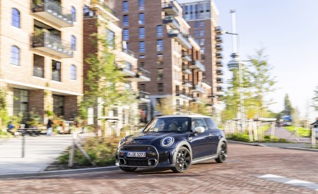 2022 Mini Cooper S 3-door Resolute Edition Front Three-Quarter Wallpapers 450x275 (13)