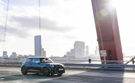 2022 Mini Cooper S 3-door Resolute Edition Front Three-Quarter Wallpapers 450x275 (28)