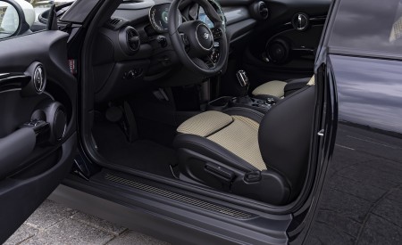 2022 Mini Cooper S 3-door Resolute Edition Interior Wallpapers 450x275 (44)
