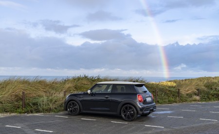 2022 Mini Cooper S 3-door Resolute Edition Rear Three-Quarter Wallpapers 450x275 (36)