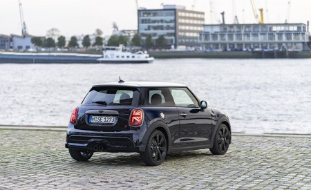 2022 Mini Cooper S 3-door Resolute Edition Rear Three-Quarter Wallpapers 450x275 (24)