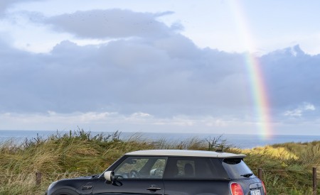 2022 Mini Cooper S 3-door Resolute Edition Rear Three-Quarter Wallpapers 450x275 (37)