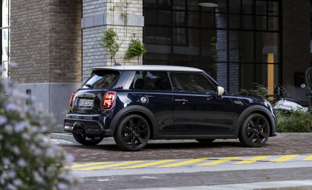 2022 Mini Cooper S 3-door Resolute Edition Rear Three-Quarter Wallpapers 450x275 (32)