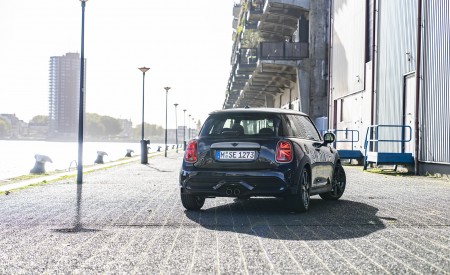 2022 Mini Cooper S 3-door Resolute Edition Rear Wallpapers 450x275 (7)