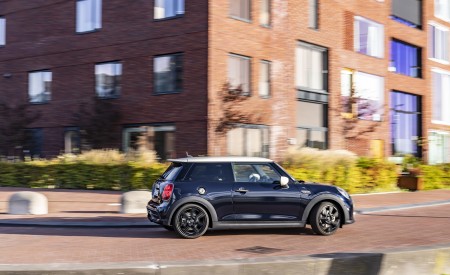 2022 Mini Cooper S 3-door Resolute Edition Side Wallpapers 450x275 (17)