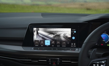 2022 Volkswagen Golf R 20 Years (UK-Spec) Central Console Wallpapers 450x275 (50)