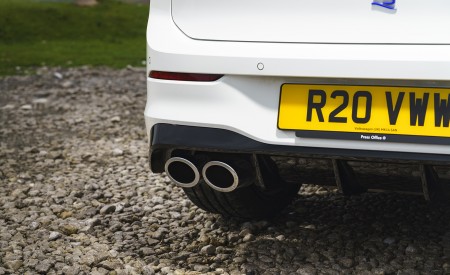 2022 Volkswagen Golf R 20 Years (UK-Spec) Exhaust Wallpapers 450x275 (18)
