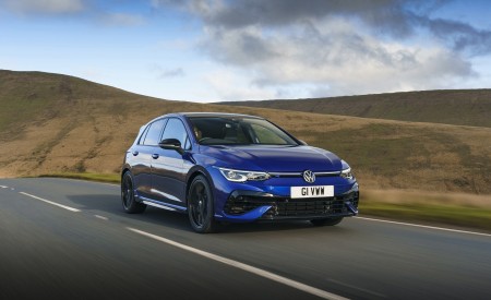 2022 Volkswagen Golf R 20 Years (UK-Spec) Front Three-Quarter Wallpapers 450x275 (33)