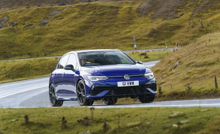 2022 Volkswagen Golf R 20 Years (UK-Spec) Front Three-Quarter Wallpapers 450x275 (34)