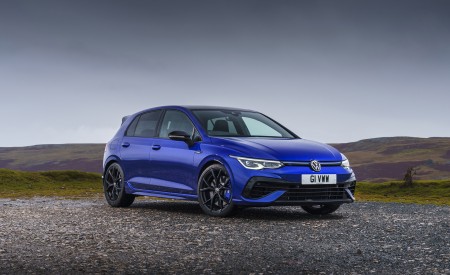 2022 Volkswagen Golf R 20 Years (UK-Spec) Front Three-Quarter Wallpapers 450x275 (27)