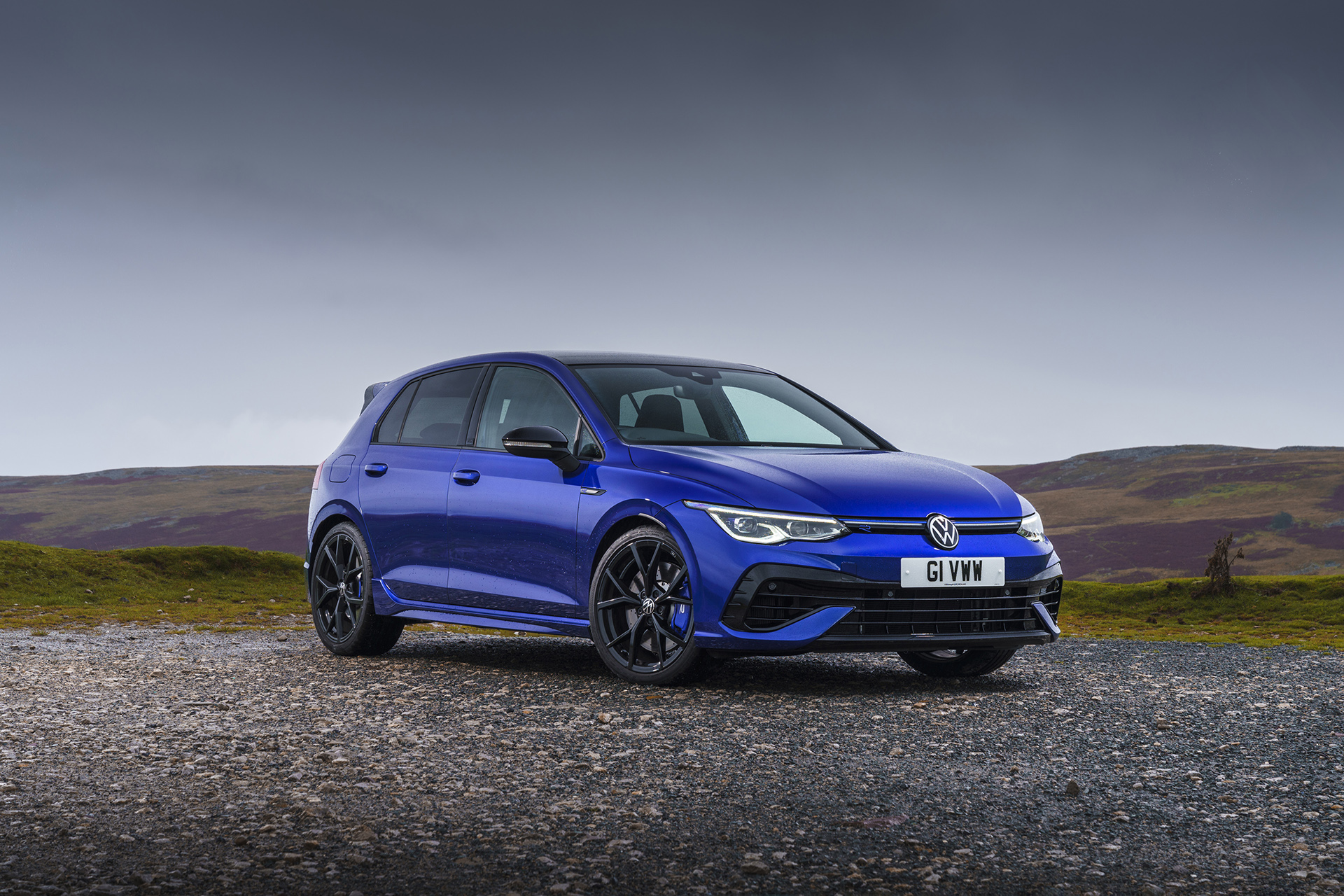 2022 Volkswagen Golf R 20 Years (UK-Spec) Front Three-Quarter Wallpapers #27 of 55