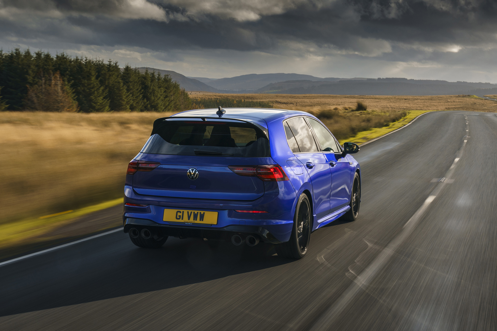 2022 Volkswagen Golf R 20 Years (UK-Spec) Rear Three-Quarter Wallpapers #36 of 55