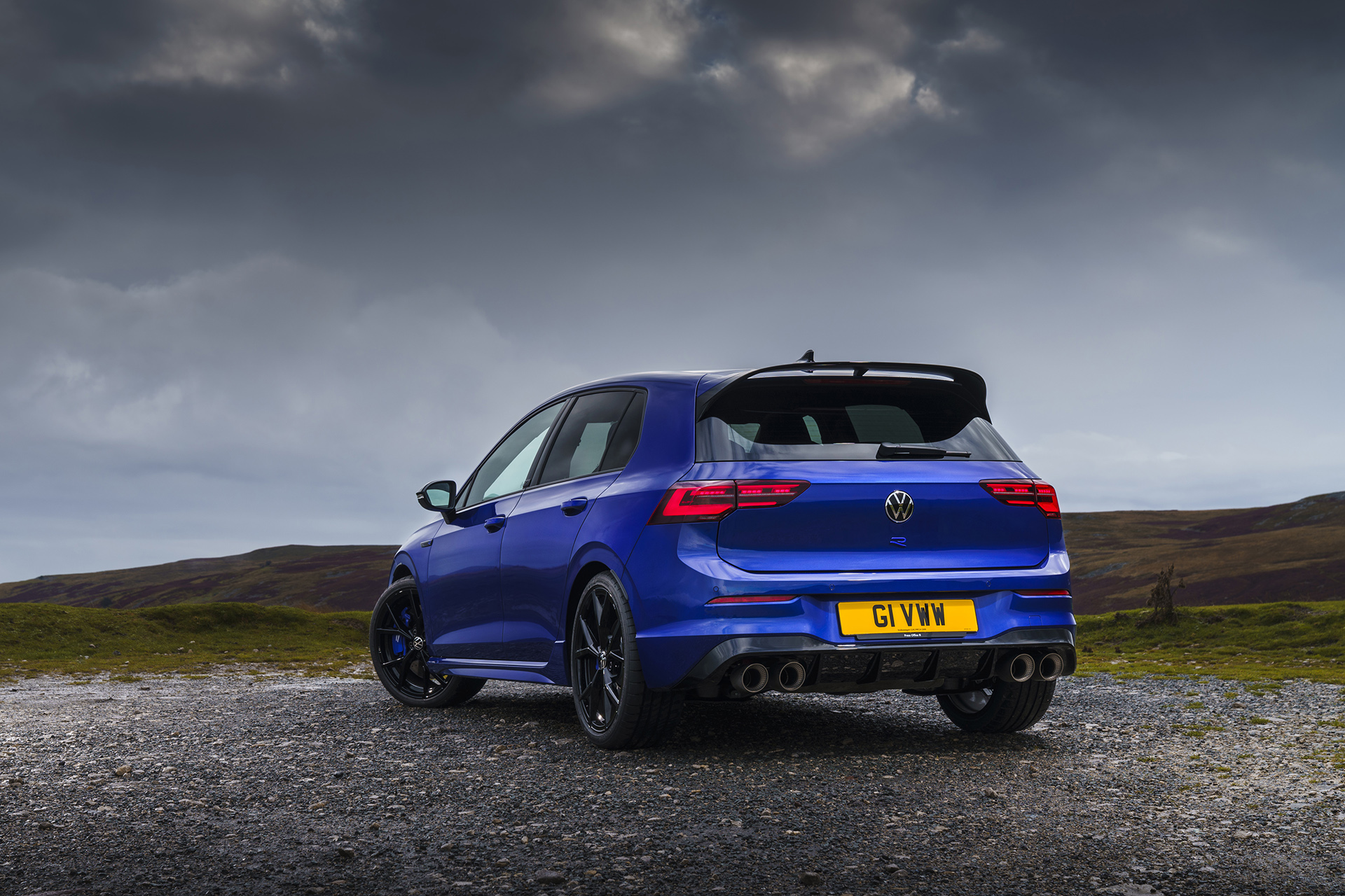 2022 Volkswagen Golf R 20 Years (UK-Spec) Rear Three-Quarter Wallpapers #29 of 55