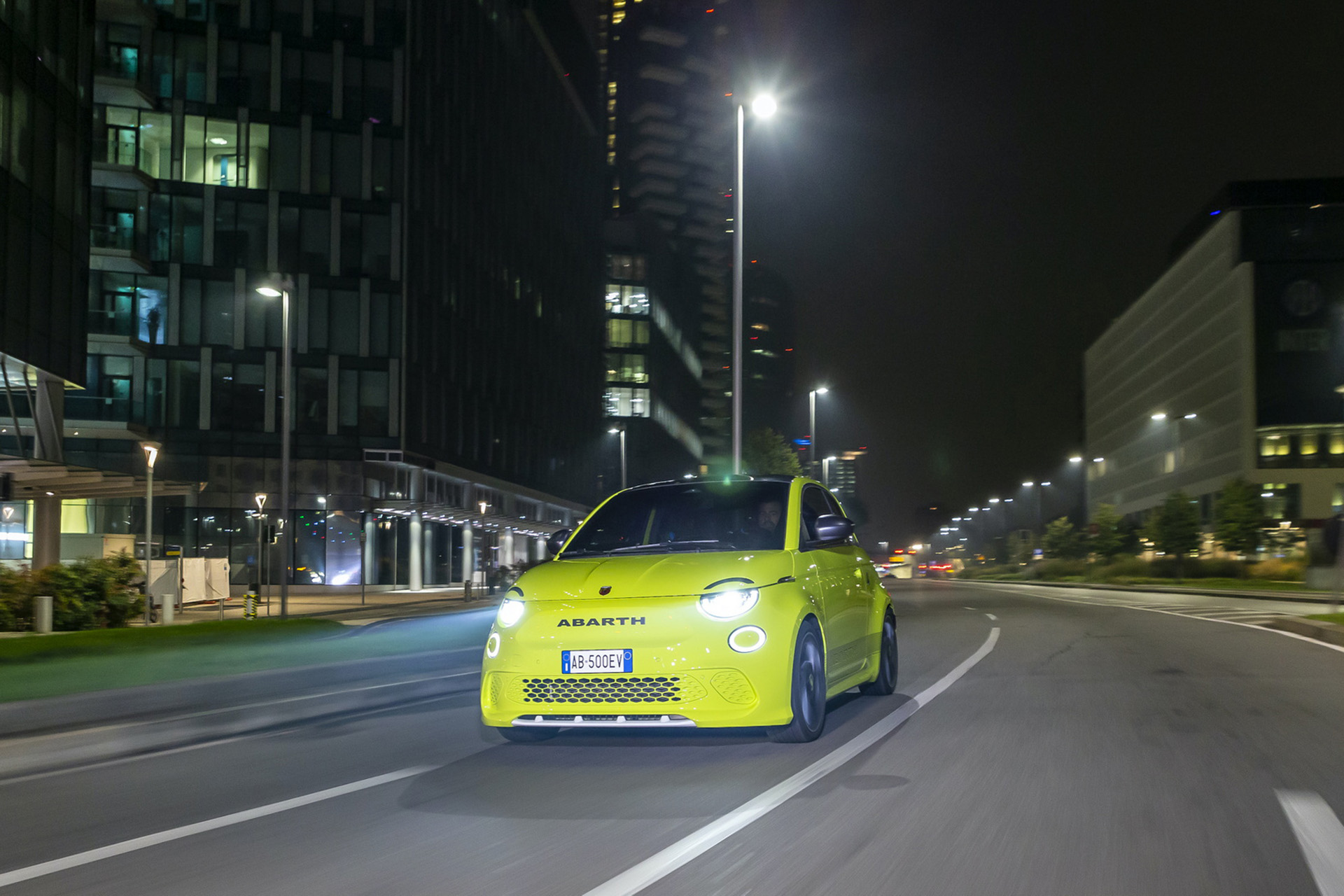 2023 Abarth 500e Front Wallpapers (13)