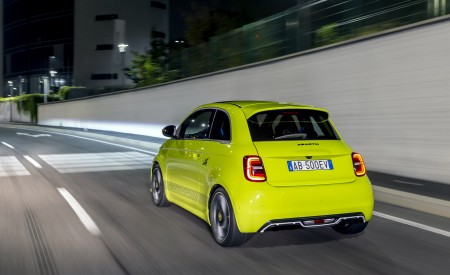 2023 Abarth 500e Rear Three-Quarter Wallpapers 450x275 (21)